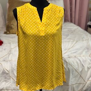 CHAUS New York Yellow Sleeveless Split Neck Blouse Small
